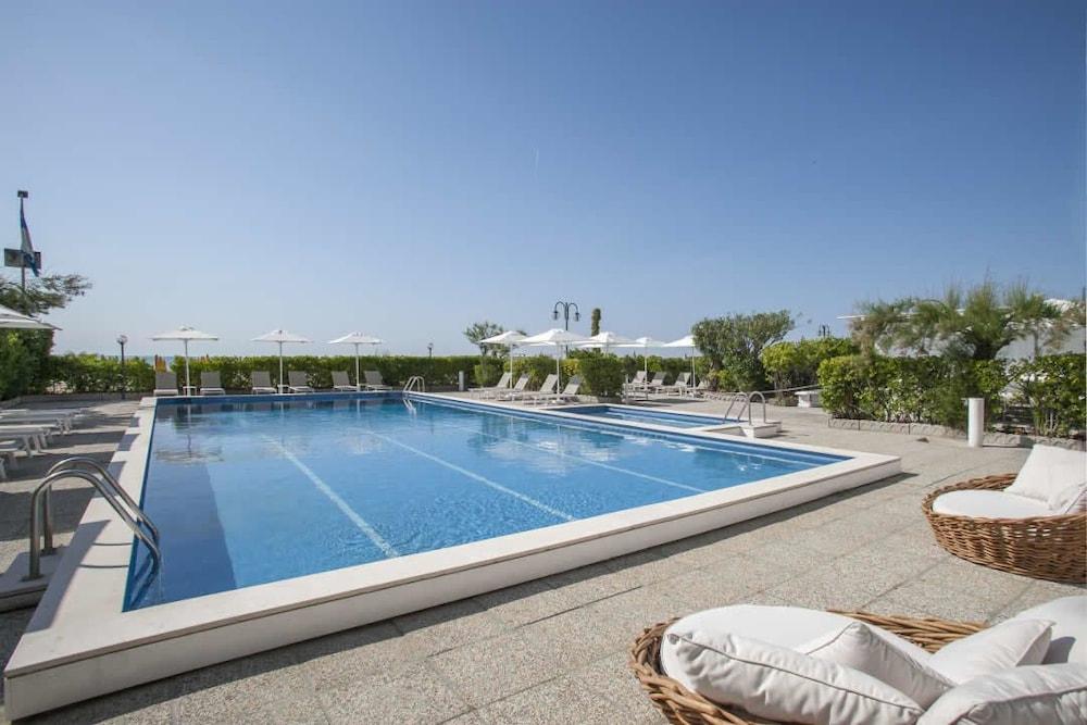 Imperial 3*